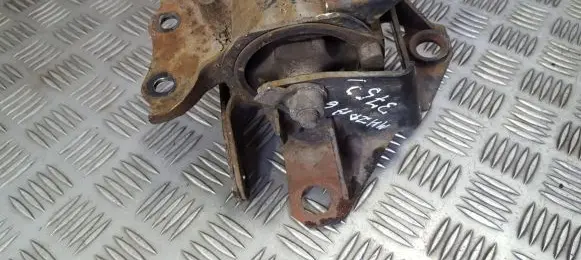 Mazda 6 Engine mount bracket