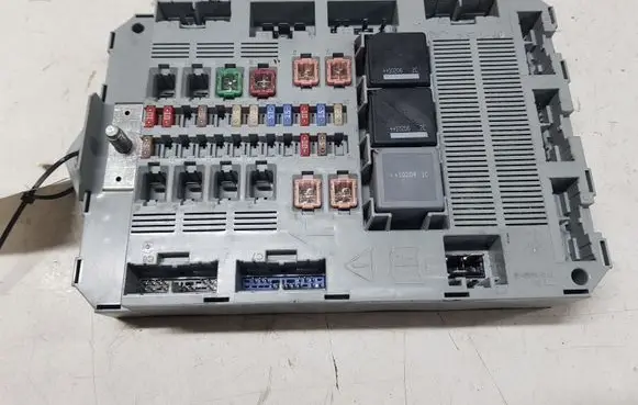 Jaguar XF X250 Fuse module 9X2314D628AC 7370011040