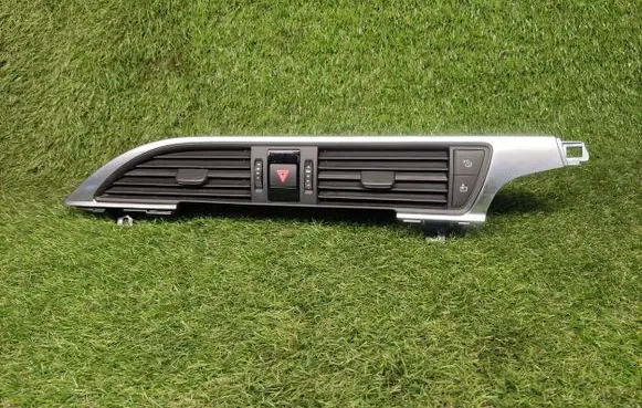 Audi A6 S6 C7 4G Dash center air vent grill 4G1820951