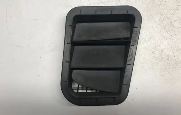 Hyundai i30 Quarter panel pressure vent 975102F200RH