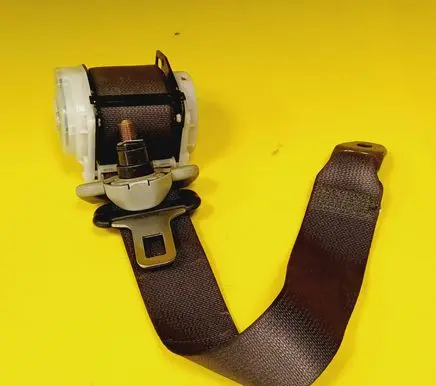 Rear seatbelt