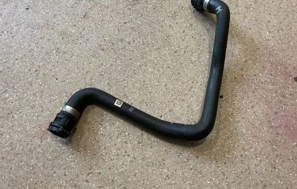 BMW 3 G20 G21 Engine coolant pipe/hose 8588860