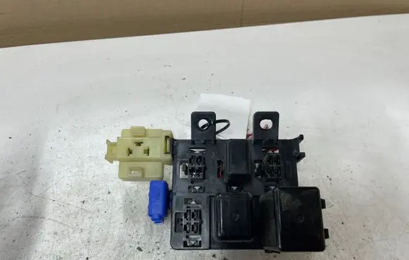 Mitsubishi Pajero Fuse module YA16893