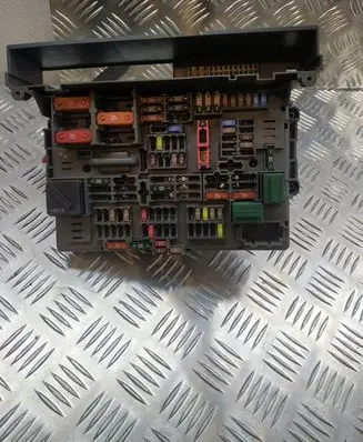 BMW 1 E81 E87 Fuse box set 63339811