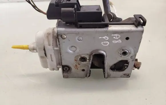 Audi A8 S8 D2 4D Front door lock 4D1837016D