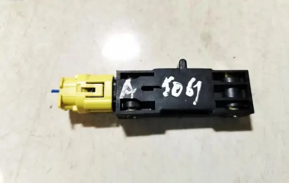 Mitsubishi Grandis Airbag deployment crash/impact sensor MN141004 W002T11071