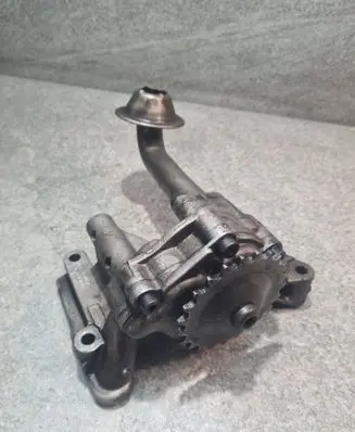 Volkswagen Touran I Oil pump 038115121A 1134603