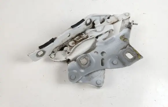Engine bonnet/hood hinges