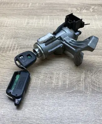 Toyota Corolla E120 E130 Ignition lock 45020024