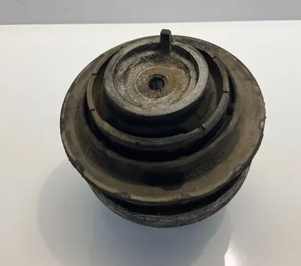 Engine mount bracket