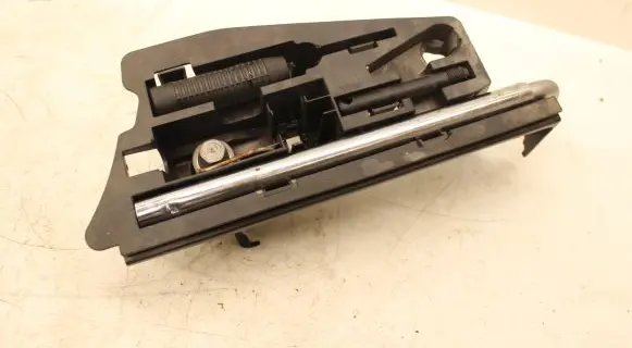 Audi A6 S6 C6 4F Tool set 4F5012111A