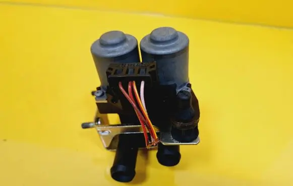 Mercedes-Benz CLK A208 C208 Coolant heater control valve 1147412078