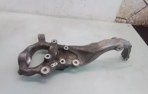 Mercedes-Benz S W222 Front wheel hub spindle knuckle 2222001