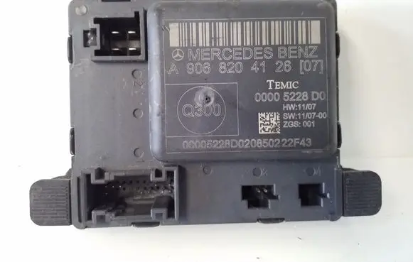 Mercedes-Benz Sprinter W906 Door control unit/module A9068204126