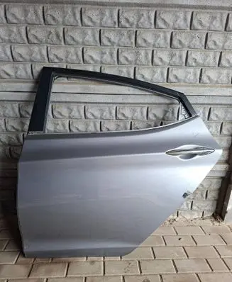 Hyundai Elantra Rear door