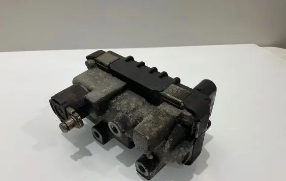 Mercedes-Benz E W211 Turbine electric control actuator 11912054
