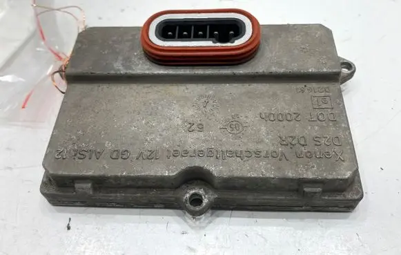 Audi A6 S6 C6 4F Voltage converter/converter module 5DV008290