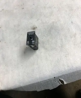 Volkswagen Tiguan Passenger airbag on/off switch 5q0919237