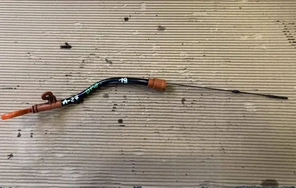 Skoda Octavia Mk2 (1Z) Oil level dip stick 06F103663H