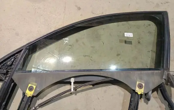 Audi A6 S6 C6 4F Front door window glass four-door