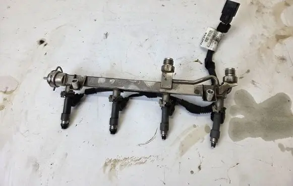 Fuel main line pipe