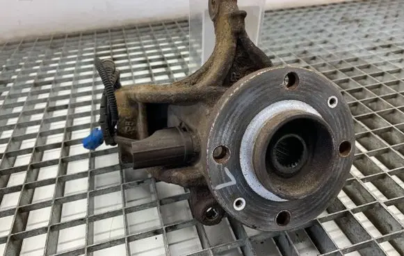 Peugeot 2008 I Front wheel hub spindle knuckle