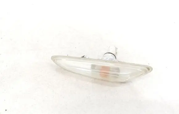 BMW 3 E46 Front fender indicator light 69113715 6911371-5
