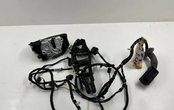 BMW 4 F32 F33 Front door lock 7229458 A053702