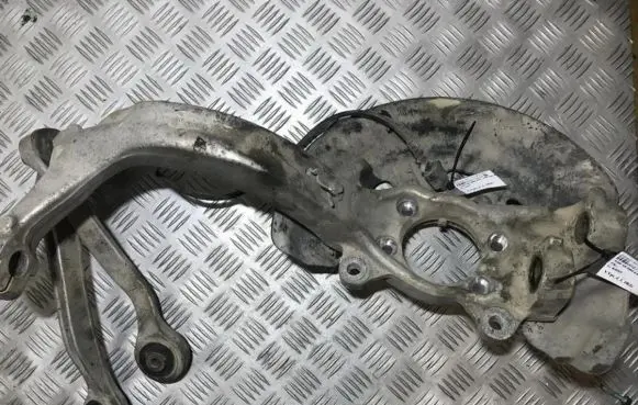 Audi A8 S8 D3 4E Front wheel hub 4e0257
