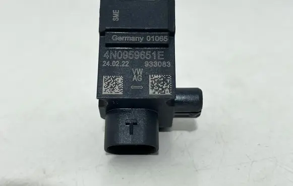 Porsche Taycan 9J1 Airbag deployment crash/impact sensor 4N0959651E