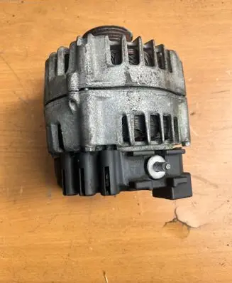 BMW 3 E90 E91 Generator/alternator 7802261