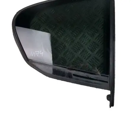 BMW 5 G30 G31 G38 Rear vent window glass 7387456