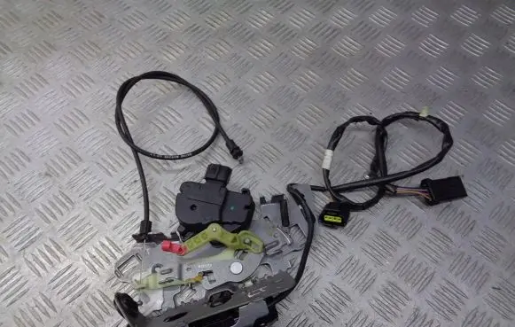 Chrysler Grand Voyager IV Rear door lock