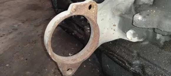 Toyota Corolla Verso AR10 Engine mounting bracket