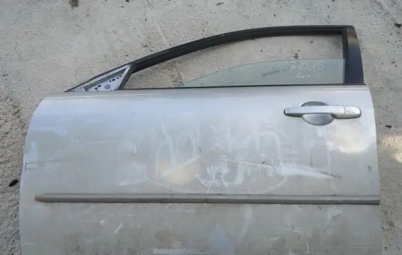 Mazda 6 Front door sidabrines