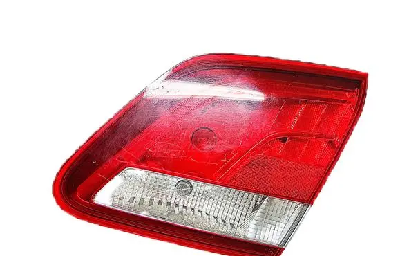 Tailgate rear/tail lights