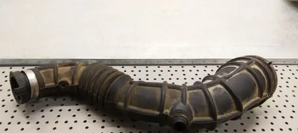 Renault Megane II Air intake hose/pipe 8200500383