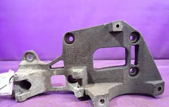 Seat Altea XL Generator/alternator bracket 06F903143F