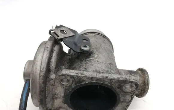 BMW 5 E60 E61 EGR valve 7789999