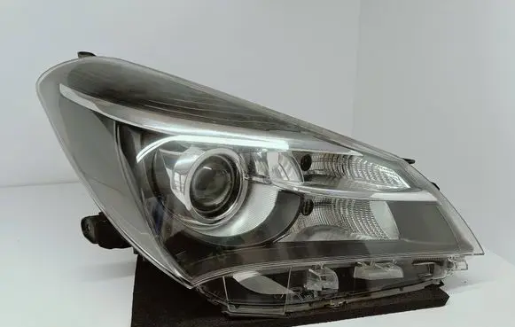 Toyota Yaris Headlight/headlamp 0D160 L1971