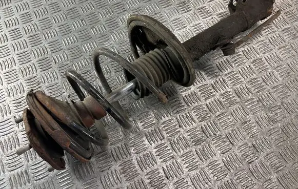 Toyota RAV 4 (XA20) Front shock absorber with coil spring