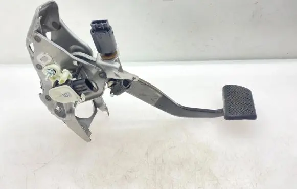 Toyota Prius+ (ZVW40) Brake pedal 8951047050