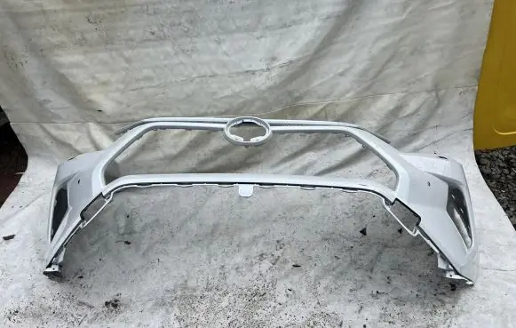 Toyota RAV 4 (XA40) Front bumper