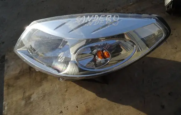 Dacia Sandero Headlight/headlamp 8200733878 00310749 07008