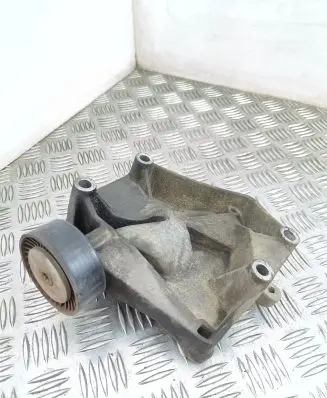 Opel Signum A/C compressor mount bracket 55187675