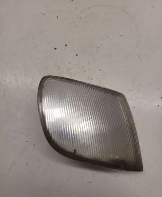 Volkswagen PASSAT B4 Front reflector 185101B
