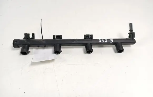 Renault Megane III Fuel main line pipe 8200135504