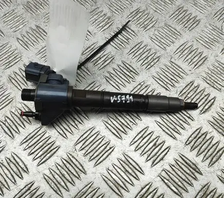 Volvo XC60 Fuel injector 32140080