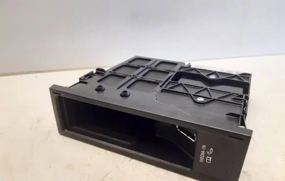 Volkswagen Tiguan Head unit multimedia control 5N0035344C 1000185004