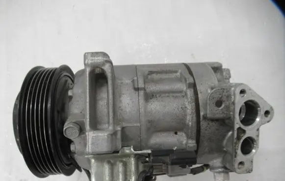 Nissan X-Trail T32 Air conditioning (A/C) compressor (pump) 926004MS1A